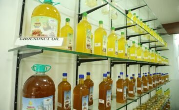 varam cold pressed oil - groundnut oil : Wood Pressed Oil,buy cold pressed oil,buy online in Chennai,chekku oil in Chennai,Buy Cold Pressed Oil in Chennai,chekku oil,marachekku ennai,marachekku oil,chekku ennai,Cold